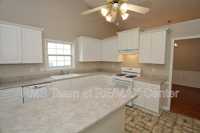 Building Photo - 1490 Creek Pointe Cir