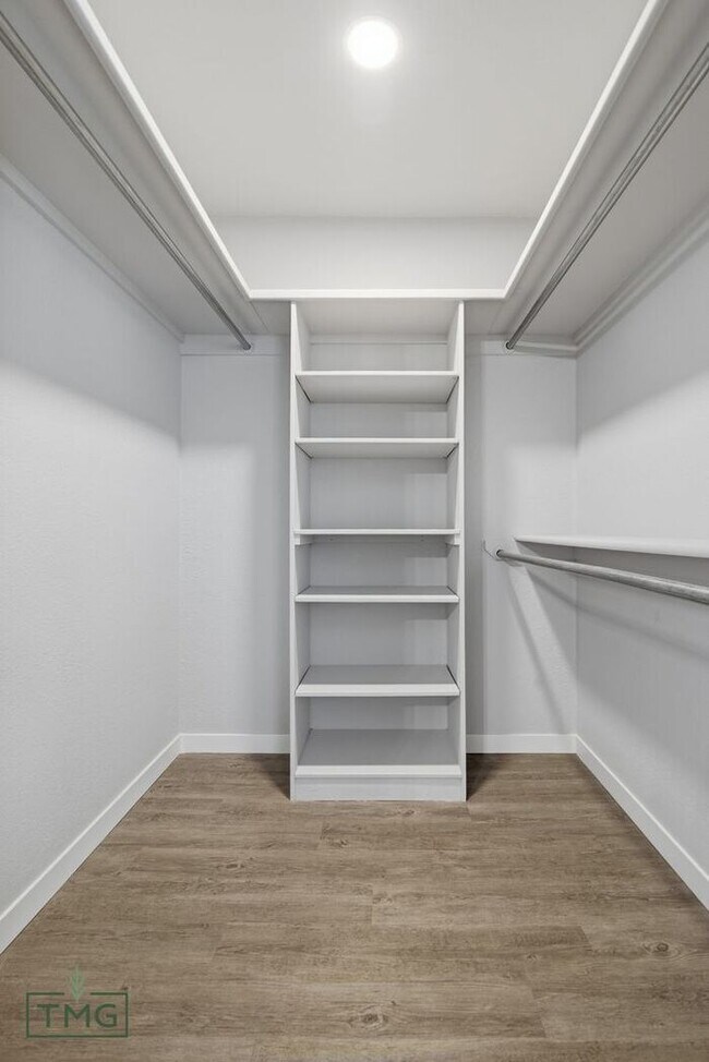 Building Photo - Fully Updated 2 Bed / 2 Bath Duplex – Prime Broken Arrow Location!