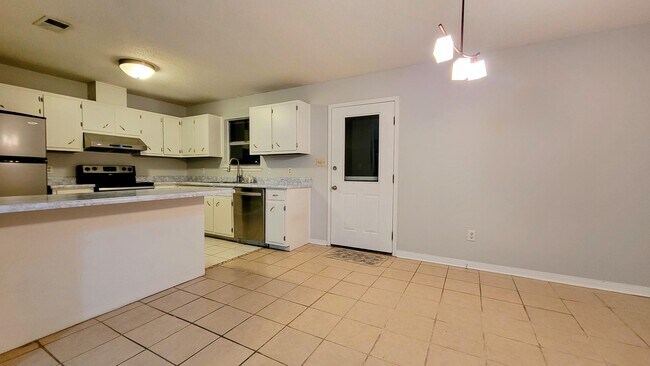 Building Photo - 1223 Redwood Ln