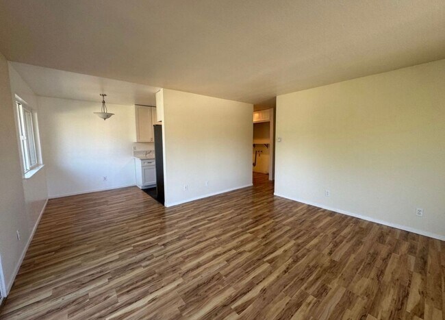 Building Photo - 455 Plum St