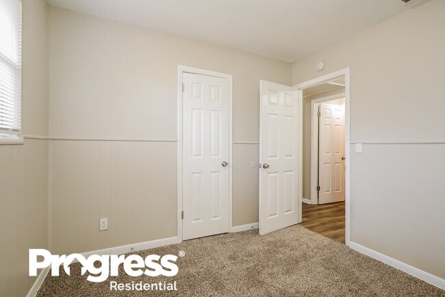 Building Photo - 6706 Peter Rabbit Dr N