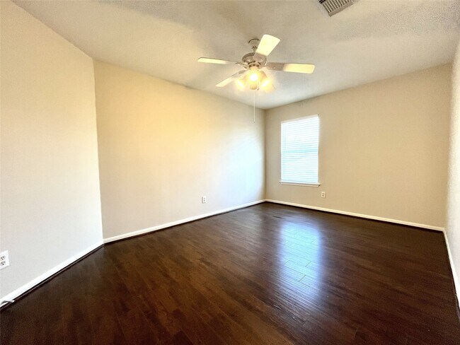 Building Photo - 3847 Landon Park Dr