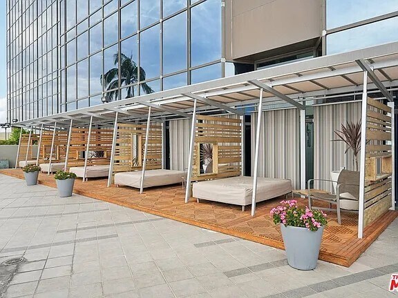 Building Photo - 1100 Wilshire Blvd