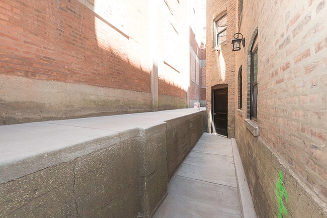 Building Photo - 4117 S Michigan Ave