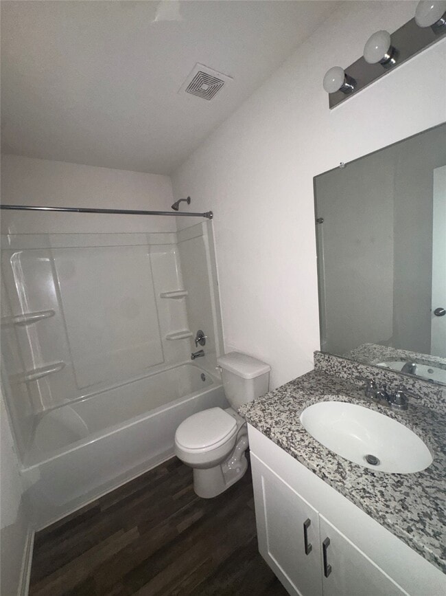 Building Photo - 15740 Del Norte Dr