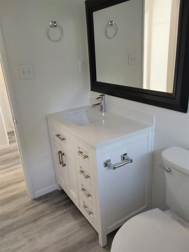 Walkway bathroom - 3434 W 170th St