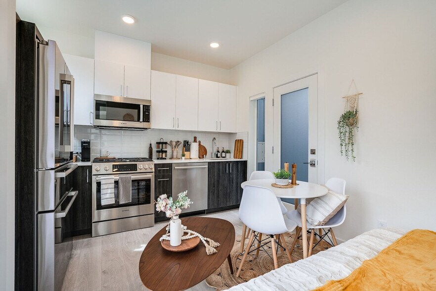 Building Photo - 1414 E Howell St