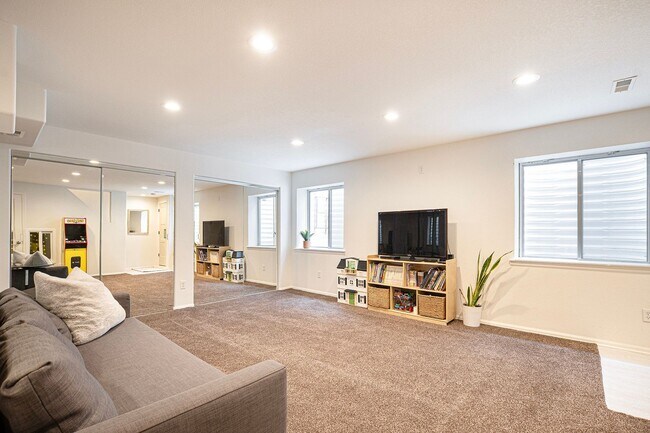 Building Photo - Beautiful 3-Bedroom Home for Rent