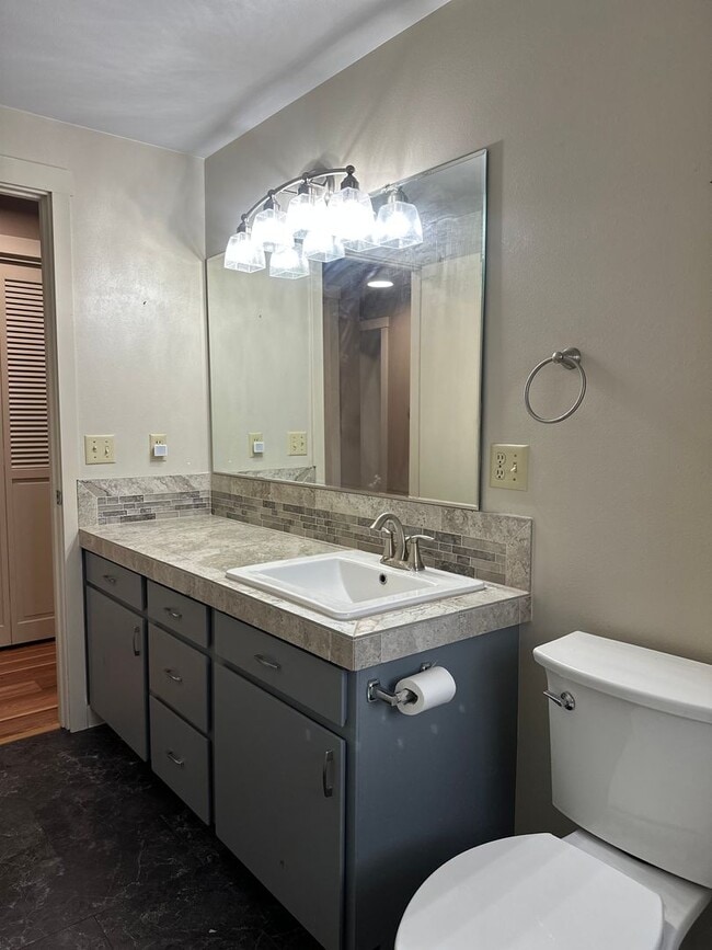 Building Photo - Vintage Character, Modern Finishes! Spacio...