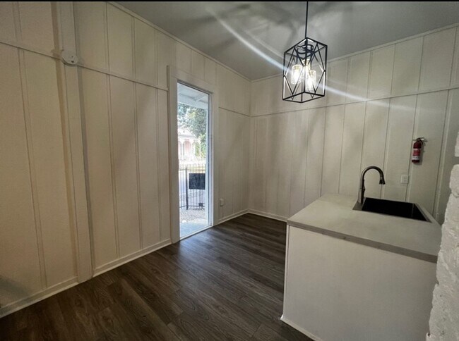 Building Photo - 2bd/1ba with New Appliances Near Campus Located on Oak St. Text 510-631-1171 for more info!