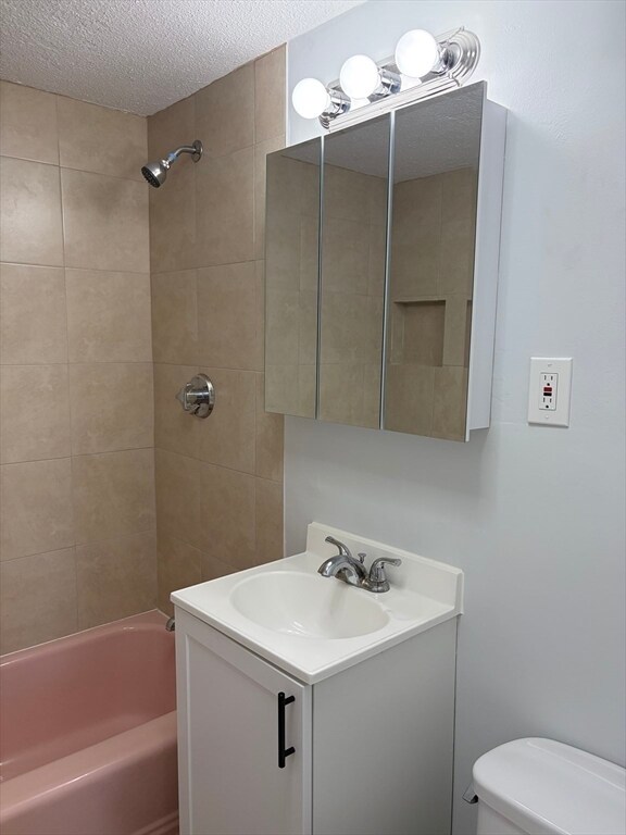 Building Photo - 685 Moody St