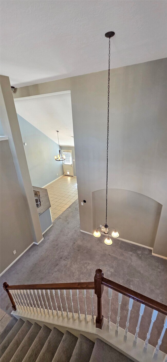Building Photo - 2202 Drake Falls Dr