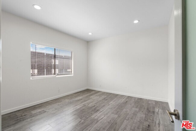 Building Photo - 424 Westmoreland Ave
