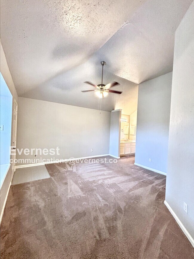 Building Photo - 2038 Woodland Hills Dr