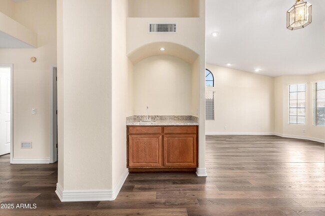 Building Photo - 1517 W Islandia Dr