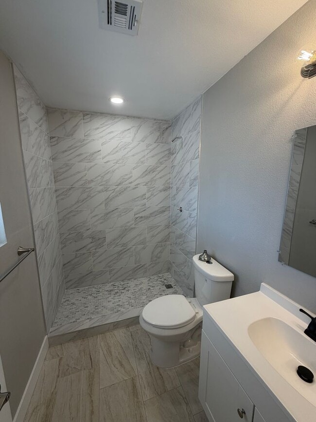 Building Photo - Newly Remodeled 4 Bedroom Two Bath Home