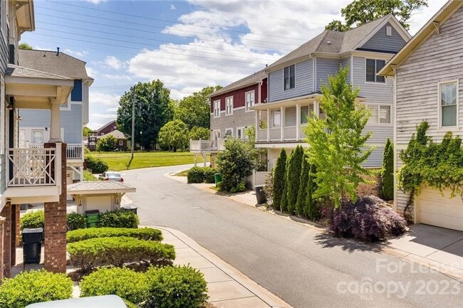 Building Photo - Wonderful craftsman style end-unit townhome