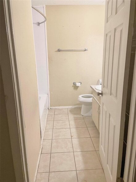 Building Photo - 6404 Moonglow Ln