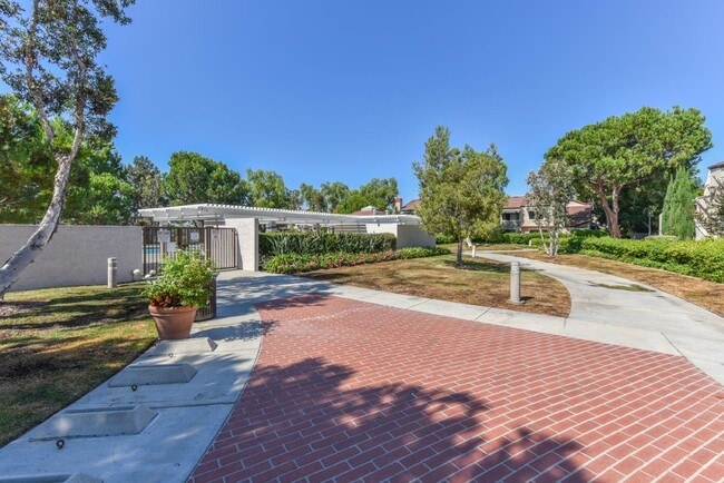 Building Photo - 355 Stanford Ct