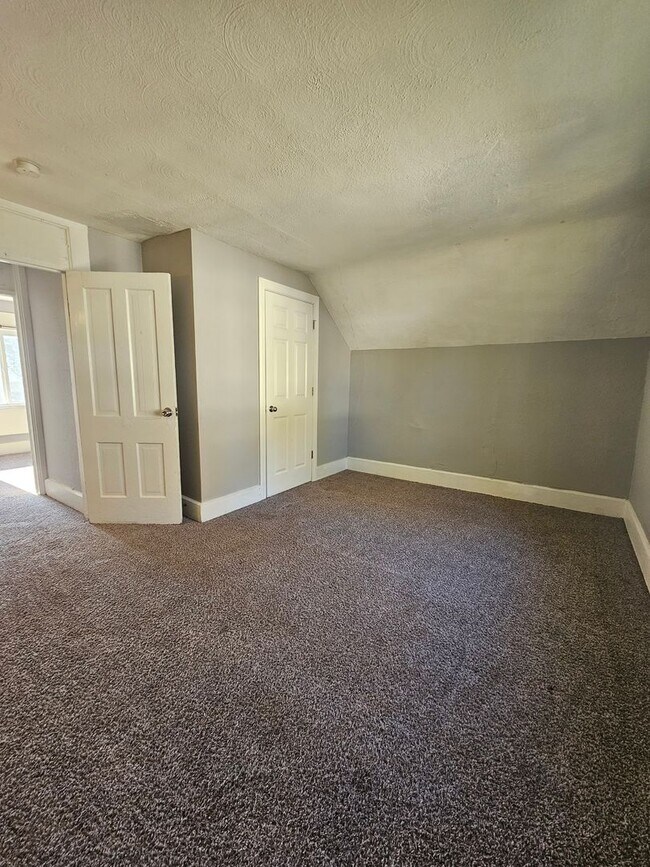 Building Photo - There is a $25 fee per application and eve...