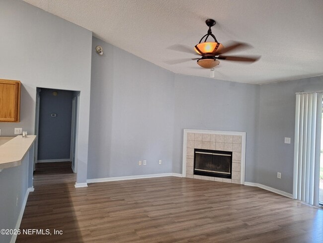 Building Photo - 513 White Jasmine Way