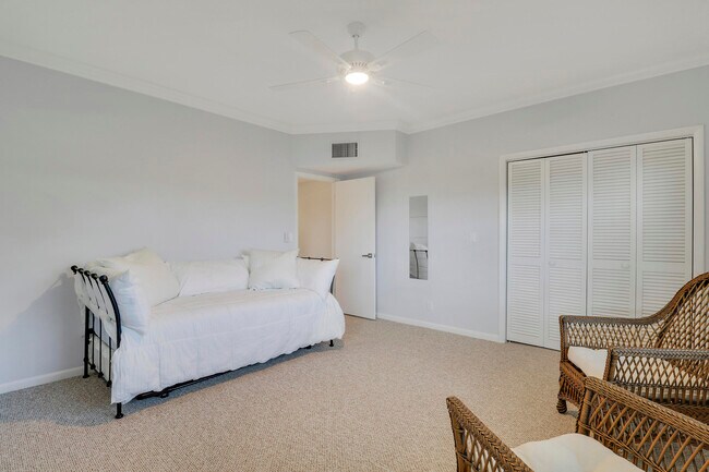 Building Photo - 275 S Beach Rd