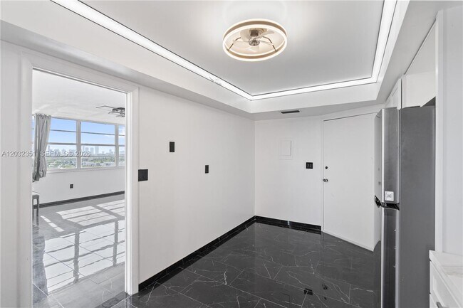 Building Photo - 1351 NE Miami Gardens Dr