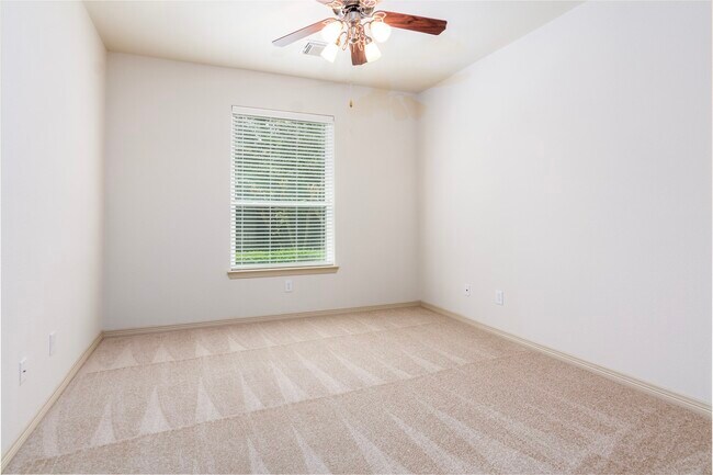 Building Photo - 62 S Longsford Cir