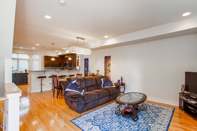 Building Photo - 309 Montrose St