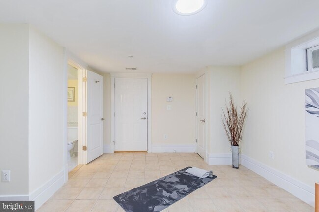 Building Photo - 9715 Singleton Dr