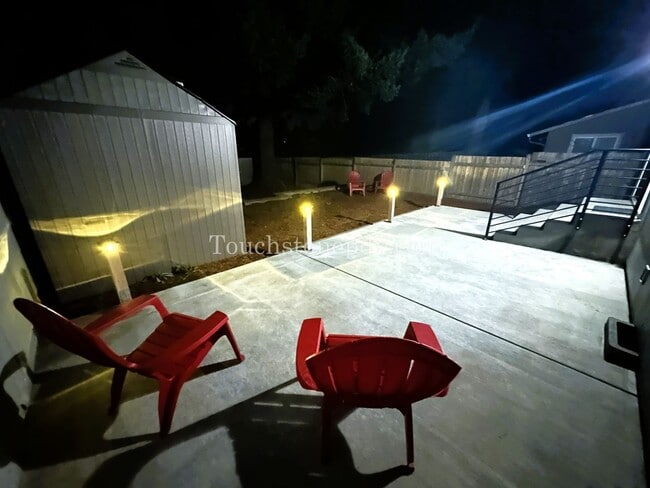 Building Photo - 119 SE Sweetbriar Ln