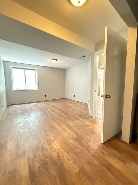 Building Photo - 7312 W 21st St