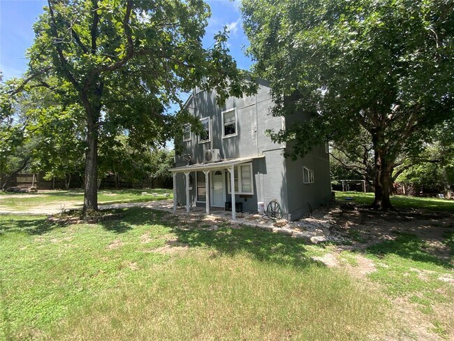 Building Photo - 2704 Palomino Dr