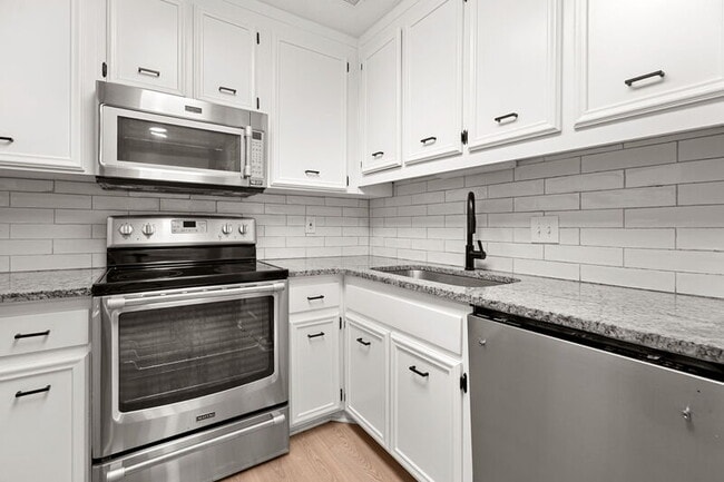 Building Photo - 315 Winding River Dr