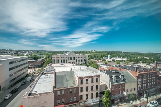 Primary Photo - 1 W Main St