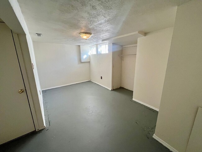 Building Photo - Spacious 2-Bed, 2-Bath Condo Retreat in Sa...