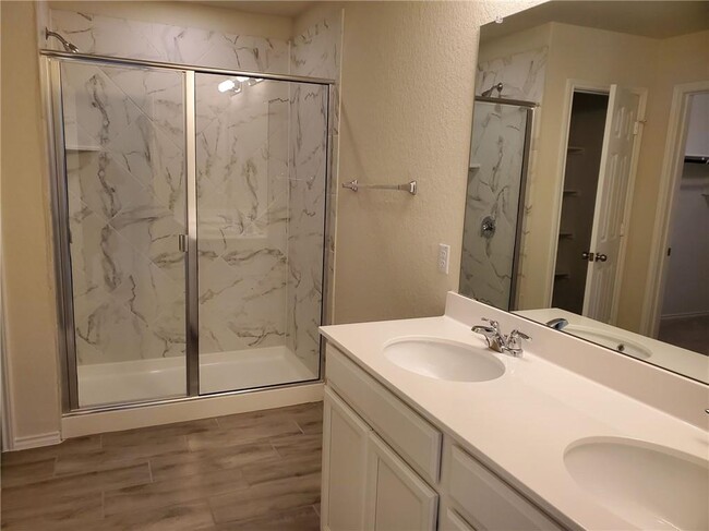 Building Photo - 409 La Dera Dr