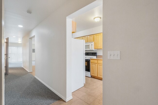 Building Photo - 1709 W Fern Dr