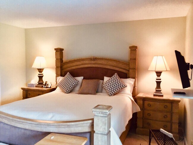 Building Photo - 4008 Cornwall A