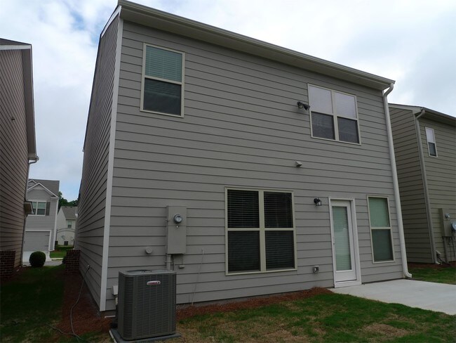 Building Photo - 38 Greenfield Dr