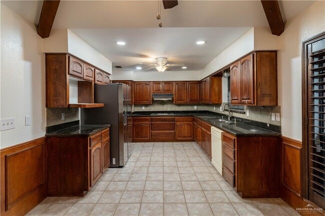 Building Photo - 19 Xanthisma Ave