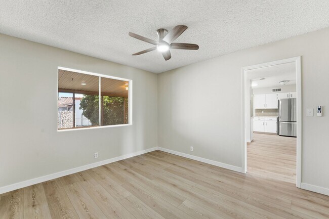 Building Photo - Spacious 3 Bed in Dreamland Villa | Corner Lot + Circular Drive