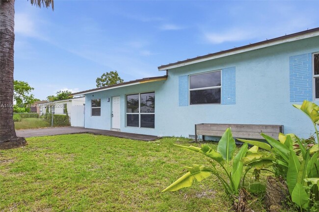 Building Photo - 2280 SW 43rd Ave