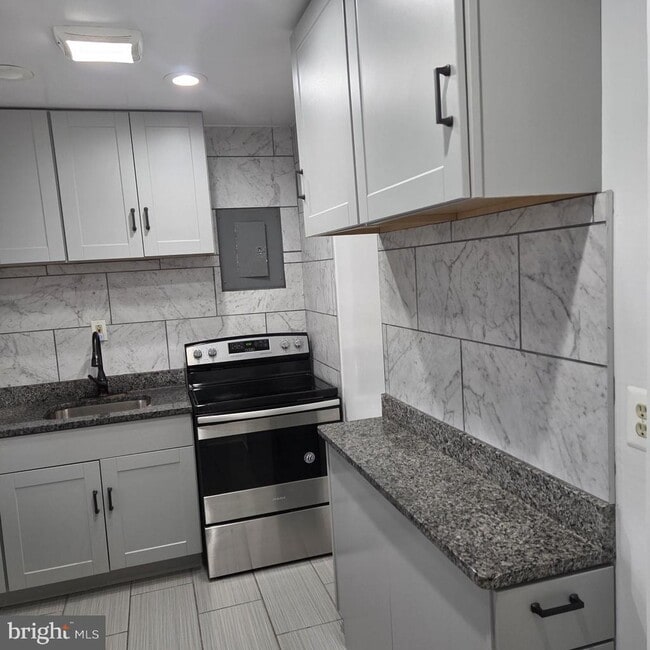 Building Photo - 2824 31st St SE