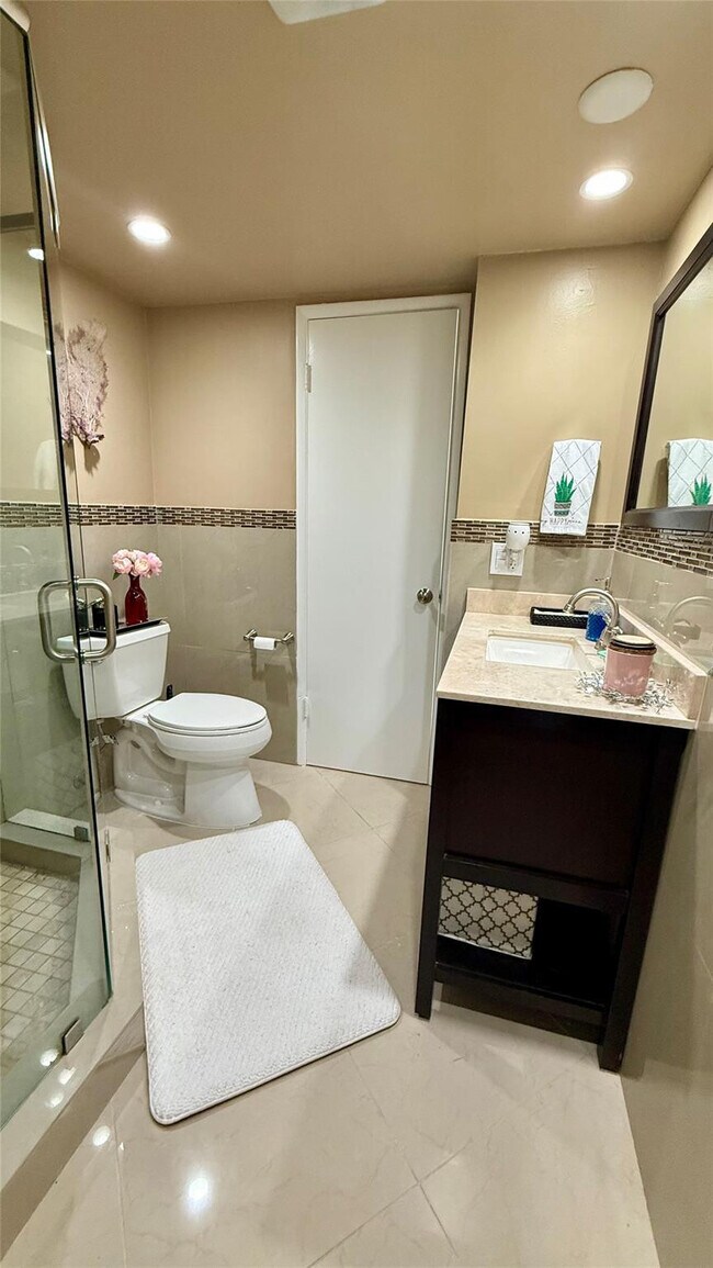 Building Photo - 1630 N Ocean Blvd