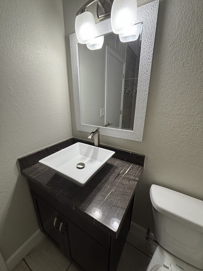 Building Photo - 1303 N Roca