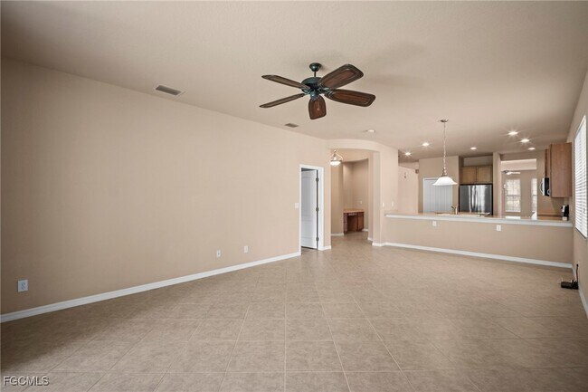 Building Photo - 12168 Country Day Cir