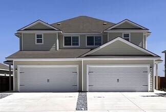 Building Photo - Luxury 3/2 Duplex in Seguin, Texas