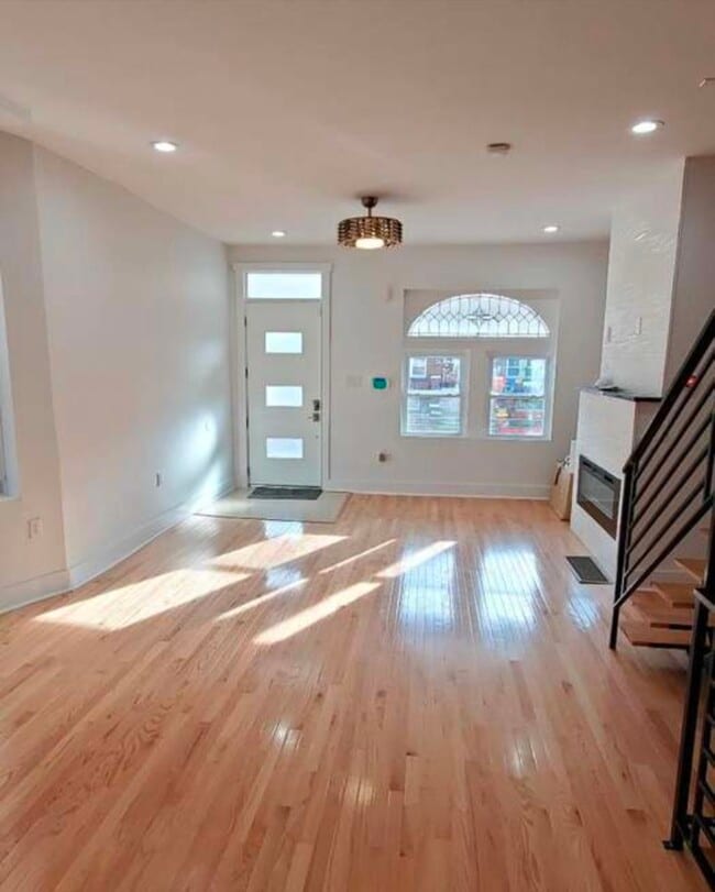 Building Photo - 5425 Catharine St