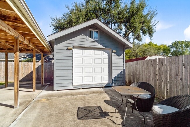 Building Photo - 11411 Oak Lake Ridge Ct